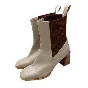NWOT white pleather ankle boots
